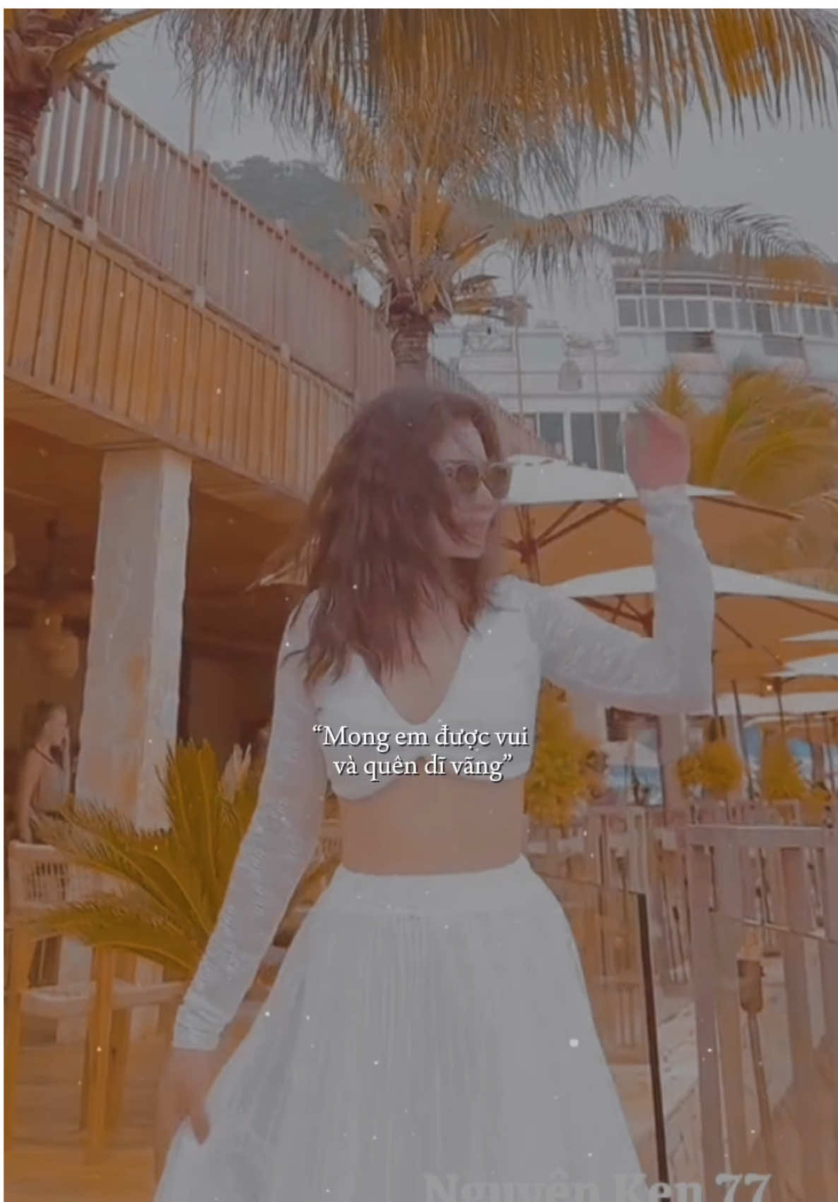 Giữa một thế giới vội vàng, . vẫn còn những khoảnh khắc khiến ta muốn chậm lại . chỉ để ngắm mặt trời đi ngủ, để nghe lòng mình yên hơn một chút. Một tách cà phê, vài trang sách, vài tia nắng sót lại đơn giản thôi, nhưng lại đủ làm ngày dài bỗng đẹp hơn. .đôi khi càng buông bỏ càng tự do.  Đôi khi càng ít muốn càng bình yên ... Chiếc áo cũ vẫn không làm ta mất đi giá trị  Nhưng khoác  lên chiếc áo đẹp ta lại dễ quên mất mình .nhờ từ chiếc áo cũ mà được như ngày hôm nay..cuộc sống luôn dạy ta rằng .mọi thứ con có được. Sẽ mất đi nếu con không biết trân trọng ...🦋🥰❤️