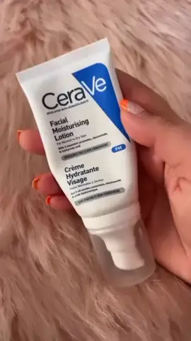 مرطب الوجه الليلي من سيرافي 🌃 ‏ 🔷CeraVe PM Facial Moisturizing Lotion 🇫🇷💯 🔷لوشن مرطب  سيرافي الفرنسي رقم 1 عالميًا مناسب للبشرة العادية والجافة والبشرة شديدة الجفاف🔹🔹🔹 أفضل كريم مرطب ليلي ✨  🔹غني بالهيالورونيك أسيد Hyaluronic Acid. 🔹غني بفيتامين B3  Niacinamide ⚡️ 🔹غني بمادة Ceramide التي تحافظ على الجدار الطبيعي للبشرة  🔹 يجعل البشرة رطبة طويلاً .  🔹خالي من الزيوت و لا يسبب بغلق المسام او تكون الحبوب بالبشرة.  🔹 تركيبة غير دهنية .    🔹لترطيب البشرة طوال اليوم والتخلص من الجفاف والتهيج واستعادة الحاجز الحامي الطبيعي للبشرة .  🔹مناسب لجميع أنواع البشرة .  🔹مصمم بتقنية MVE والتي تعمل على إفراز مكونات الترطيب للبشرة خلال ٢٤ ساعه 🔹مناسب للوجه والجسم 🔹مناسب لحالات الاكزيما  وحالات الجفاف الشديد #الاصلي🔥 #ألمنشأ فرنسي_باركود فرنسي🇫🇷💯  السعر 11#لاف 🚘 يوجد خدمة توصيل لجميع محافظات العراق 3 #اكسبلورexplore #توصيل_لجميع_محافظات_العراق 