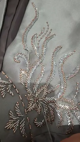 beskap abu dengan aplikasi rosegold #beskap  #beskappengantin  #jahitpayetjakarta  #jasapasangpayet  #payet 