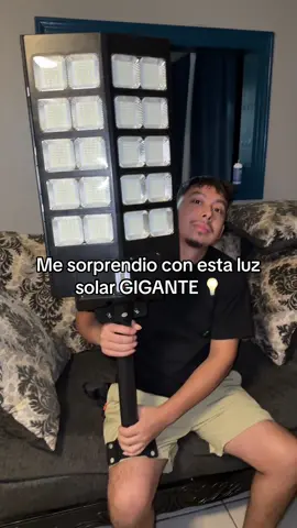 Esta Luz Solar gigante si nos sorprendio 💡 #Outdoors #solarlights #outdoorlights #backyard #streetlight 