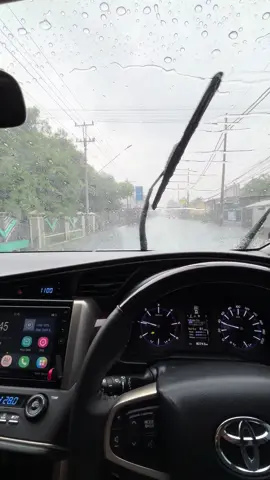 Allahumma sayyiban nafi'an #hujanvibes #innova #pekalongan24jam 