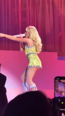 NY night 2 #sabrinacarpenter #shortandsweettour #NYCShortnSweet 