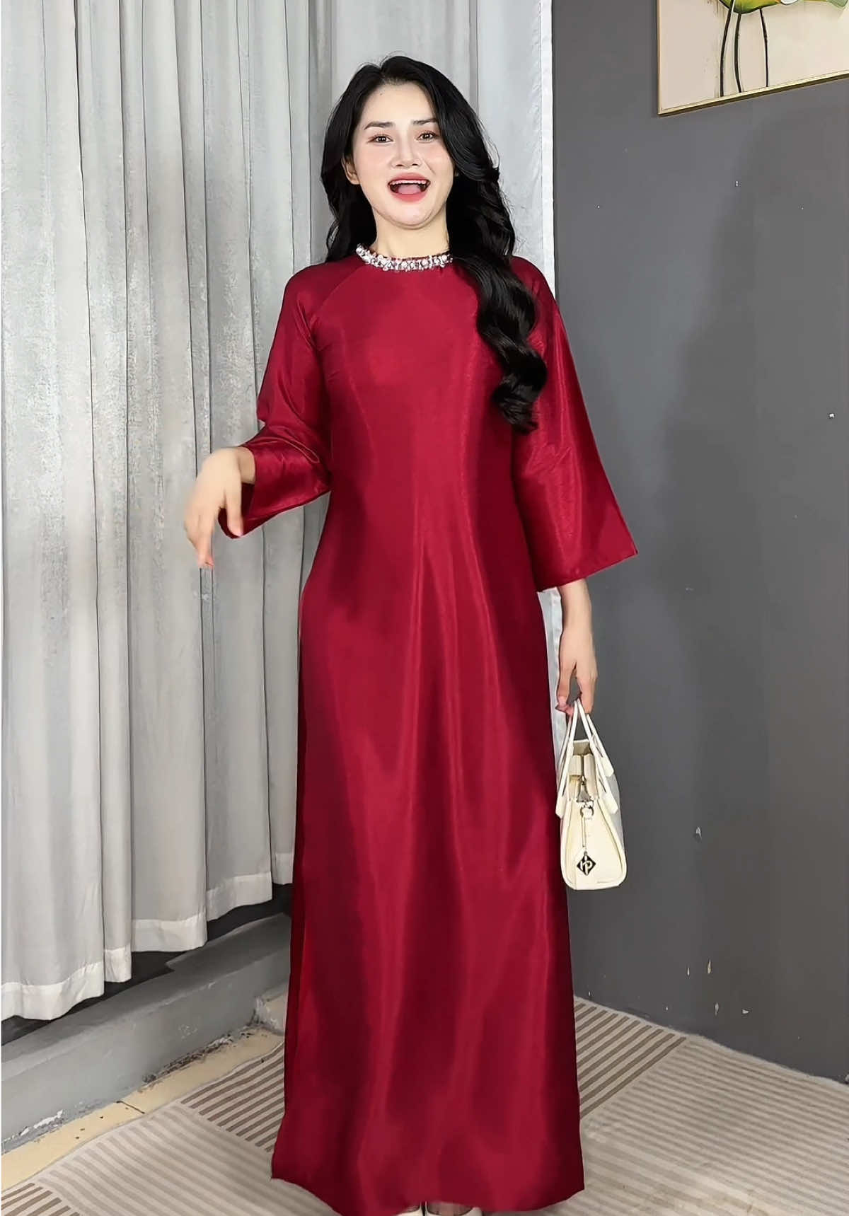 Ôi cái áo dài này nó đã đẹp rồi, lại chọn được cái màu nó sang chị em ạ #aodai #aodaianhduong #aodaicachtan #luatovan #gianghuongcardina 