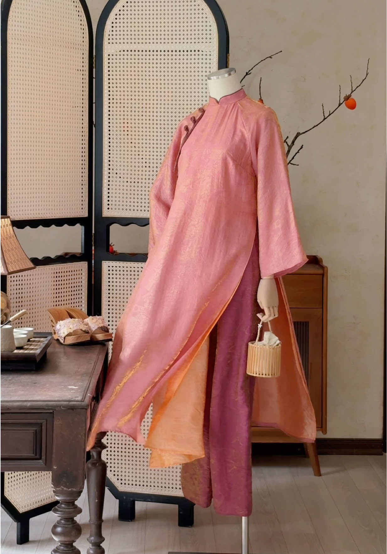 Từng thước lụa thướt tha, yêu kiều nâng niu vẻ đẹp của những cô gái 💕PETBYCHANG  #aodaicachtan #reviewlamdep #aodaitet #vayralvideo #xuhuong 