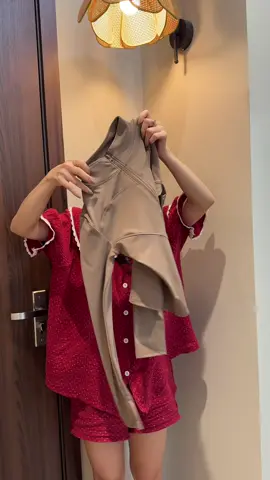 Màu này sáng da lắm lunnn#ceonha3chang #viral #dotapnu #sportwear #aochaybo 