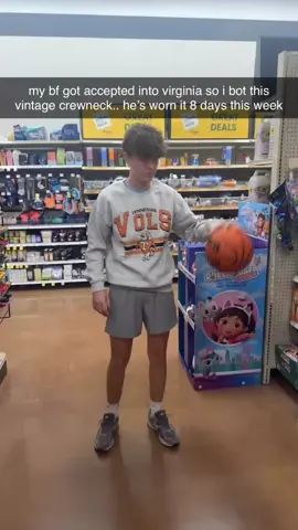 #college #crewneck #vintage 