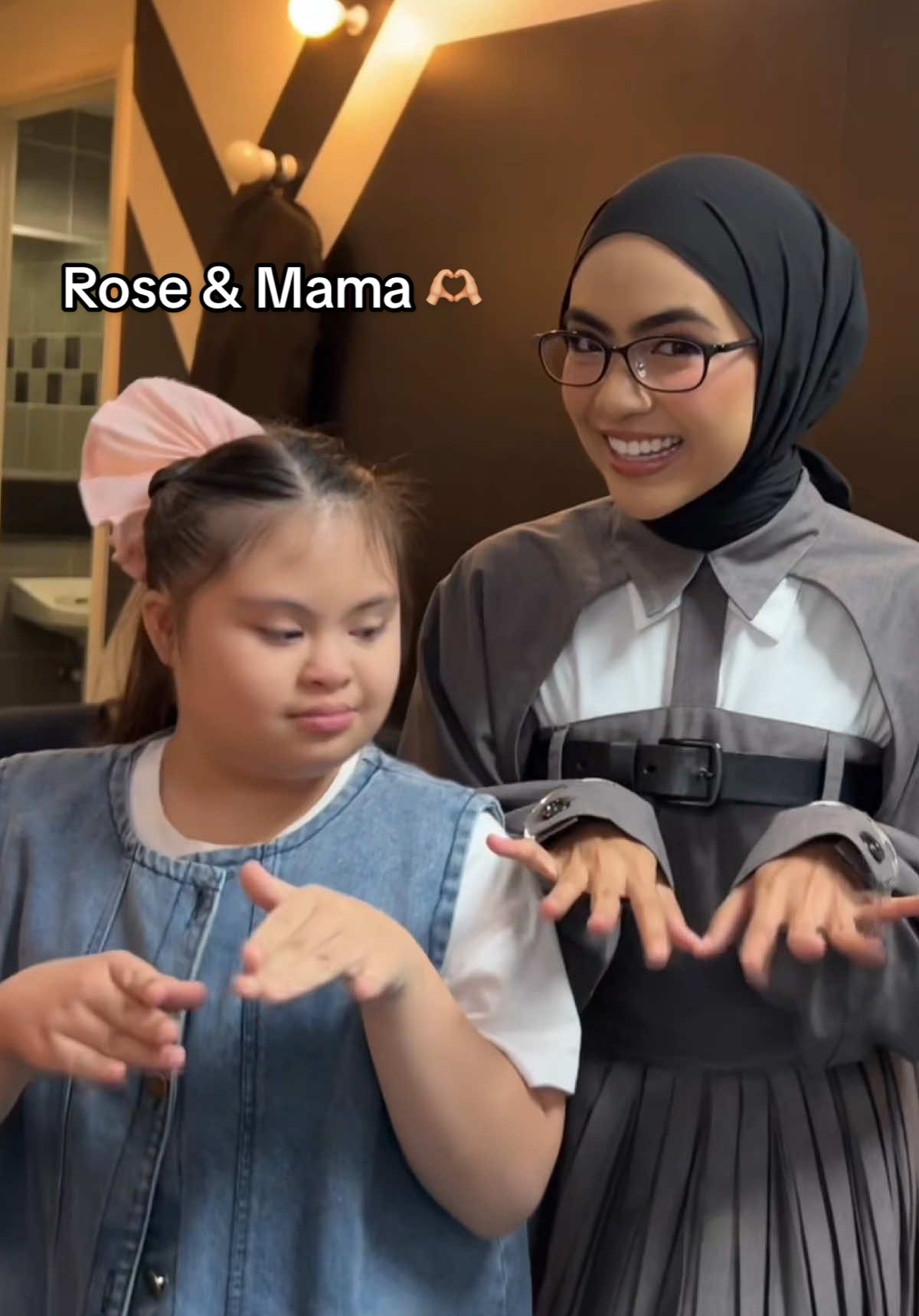 Comel la Jom usha MeleTOP, setiap Selasa, 9 malam di Astro Ria, On Demand serta strim di Astro One & #sooka! Boleh layan di mana-mana saja, bila-bila masa! #JomUsha @MeleTOP #AstroOne #OnDemand #sooka