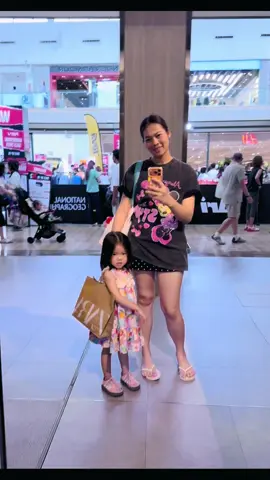 เป็นเพื่อนshoppingของมามี๊ได้แล้ว