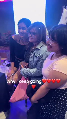 it’s all of you guys who make tour what it is 💗💗💗💗#musician #tour #nikorubio #latina #blowthisup 