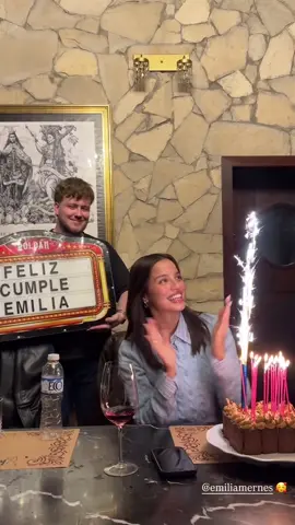 Cumple la reina💕 #emiliamernes #fyp #emilia 