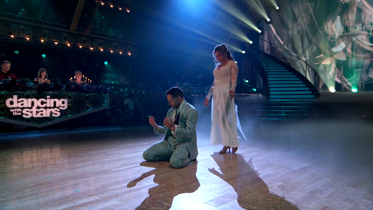 Danielle Fishel and pro Pasha Pashkov perform a Viennese Waltz to “Die With A Smile” by Lady Gaga and Bruno Mars. #HalloweenNight #DWTS