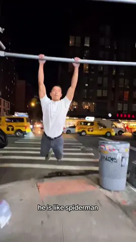 he is like spiderman  #spiderman #newyork #usa🇺🇸 