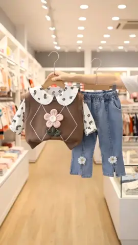 ANGENIUS Setelan Anak Perempua Lengan Panjang Bahan Katun Mix Rajut Premium Motif Bunga #setelananakperempuan #fashionanak #visualai #bahankatunpremium 