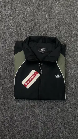 Rekomendasi Screamous WindBreaker Jacket LEANDER 😎⚡️ . #jaketwindbreaker #jaketparasut #windbreaker #jaket 