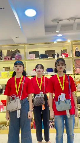 💘#pontpontbagsshopll #fypシ゚ #trenddance #လွယ်ထားတဲ့အိတ်လေးတွေလှရဲ့လား🙄🙄 #viral 