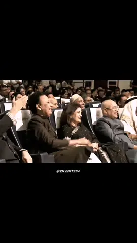 کبھی چاند آگیا ☁️ میں #poetryvideo #foryoupage #shayri #viral 