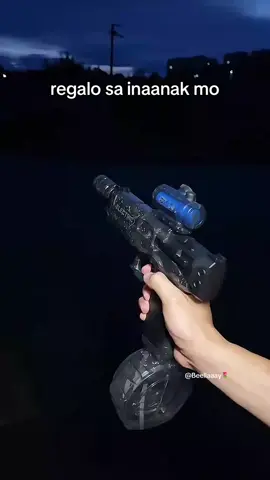 Pero bakit parang bibili para sa self na lang? 🤣😍🛒 #watergun #kidstoy #toysforkids #fyp #trending 