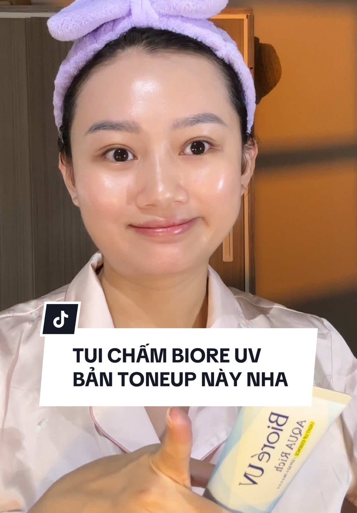 Tưởng tượng trễ giờ mà bôi con này thì phút mốt là xong 🫶🏼🫶🏼🫶🏼 #gocreview #chamdavuive #BeautyTok #kemchongnangnangtone 