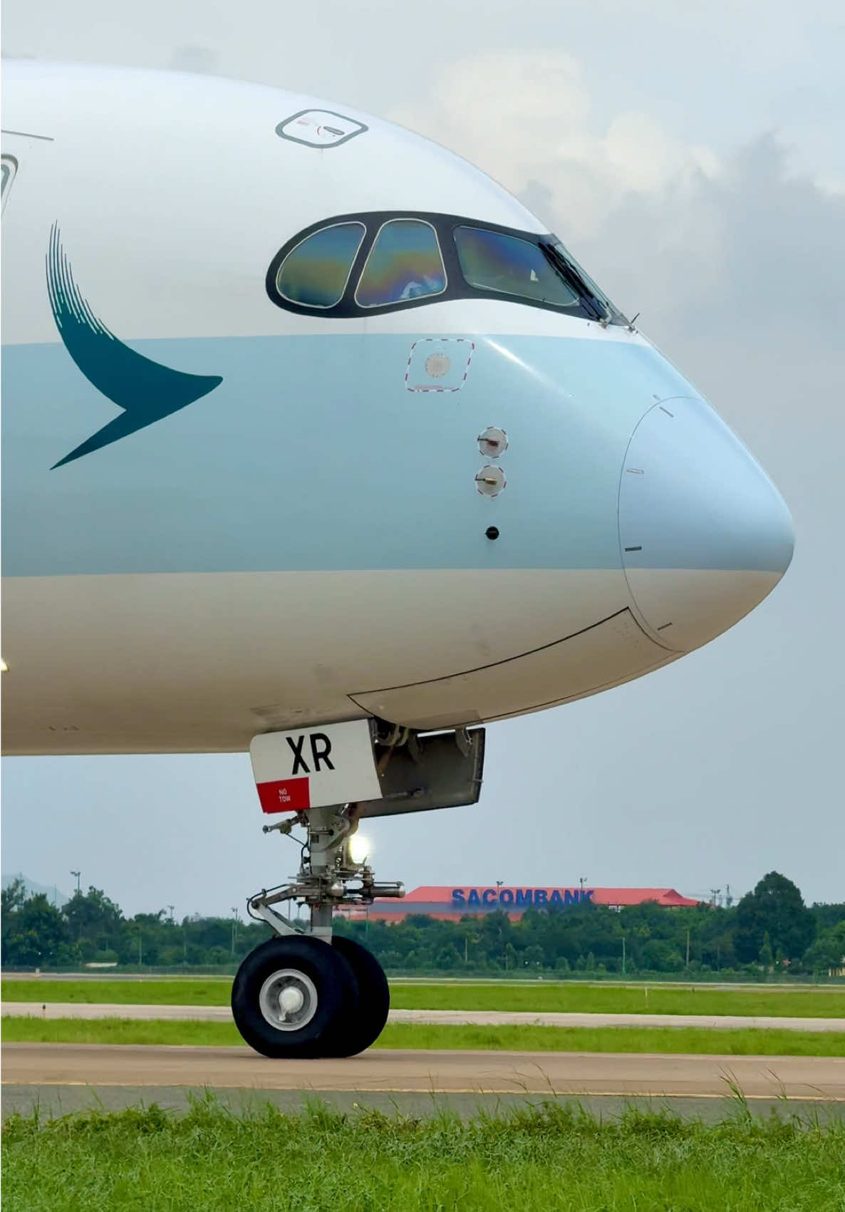 “Nàng tiên cánh cong” Airbus A350-1000 của Cathay Pacific đến Tân Sơn Nhất trưa nay🛫 #airbus #a350 #a350_1000 #cathaypacific 
