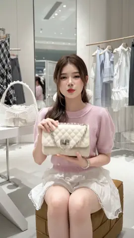 Túi Xách Hot Trend - Em túi Hapas này đang được các nàng săn lùng vì quá đẹp và dễ phối đồ! Trẻ trung, cá tính hết nấc. Màu đen basic nhưng không hề nhàm chán, khóa kim loại bạc cực kỳ nổi bật. Sắm ngay để bắt kịp xu hướng nhé! TuiHotTrend #Tuixachgiare #TuiXinhGiaRe #Tuixachnu #ReviewTuixach #HapasBag 