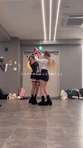 ソフィアとpickされたから踊ったけど無茶ぶりgirl👸多すぎて振り付けボロボロでした^^‪  @Sofia(16)  choreo by @A I R I  #dance #08 #ハロウィン #ヘビロテ#fyp 