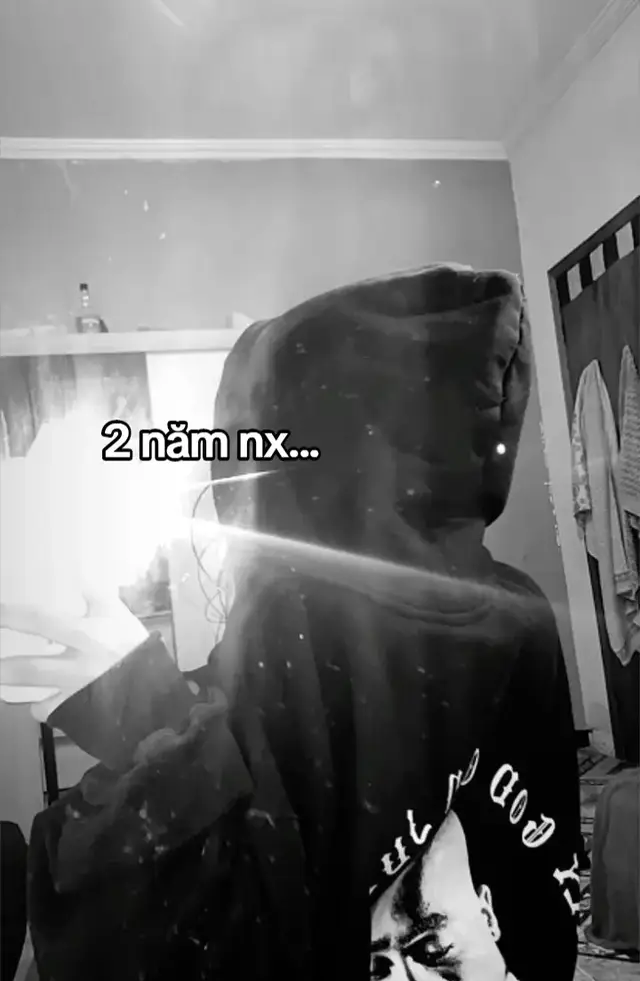 Pangbowen à:    Cảm ơn anh vì đã xuất hiện trong tuổi trẻ và trở thành một phần thanh xuân tươi đẹp nhất của em.Em bt rằng con đg phía trc của anh rất dài và gian khổ.Sẽ có nhg vất vả và trở ngại khiến anh muốn từ bỏ.Nhg em tin rằng vs tài năng và sự kiên trì của anh thì anh sẽ đạt đc điều mà anh mong muốn.Dù sau này có chuyện j xảy ra, em vẫn sẽ luôn ở đây,luôn ủng hộ anh và âm thầm dõi theo anh.Chỉ cần anh hạnh phúc thì đó cx là một niềm vui của em r.Chúc mừng anh vì nhg thành tựu anh đã đạt đc và chúc cho tương lai của anh sẽ ngày càng toả sáng hơn.Cảm ơn anh đã cho em nhg cảm xúc quý giá và cảm ơn anh đã bc vào một phần thanh xuân của em có lẽ cả đời này em sẽ ko quên đc.Chúc anh luôn mạnh khoẻ,bình an và vững bc trên hành trình phía trước.Em mong rằng em sẽ gặp lại anh,gặp lại một phần thanh xuân của em tại Trung Quốc. “我的青春因你而更加绚丽。 感谢你出现在我的青春中。” 