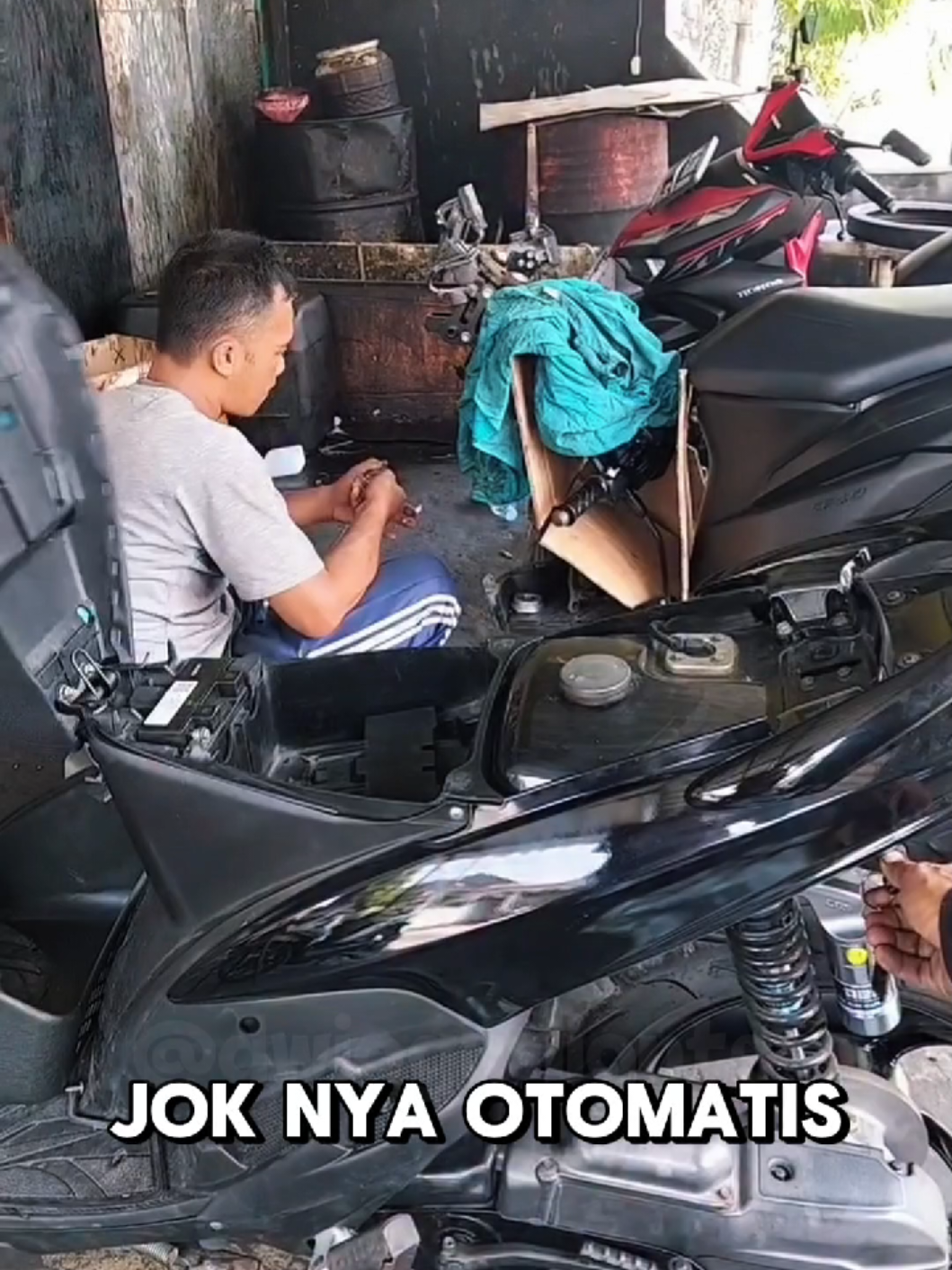 membuat jok membuka sendiri #trending  #lifehacks  #tipsandtricks  #viralvideo 