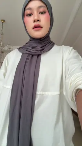 Kaos putih never go wrong😙