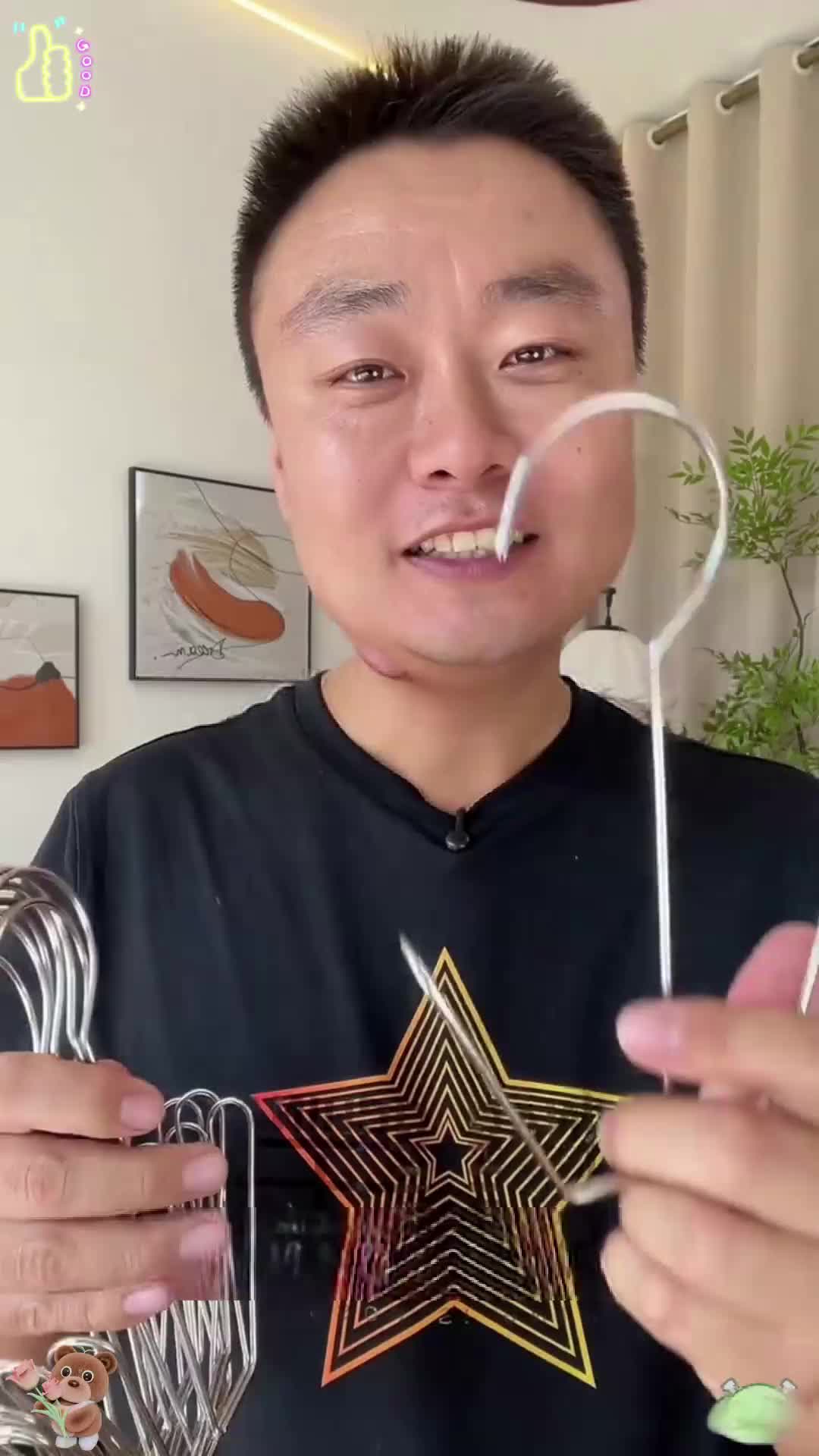 Phát hiện ban công thu nạp kho báu! Cái giá này có thể chồng lên nhau, treo đầy hai đôi giày vẫn vững chắc như cũ. Tự do kết hợp không khô khan, làm cho phơi nắng trở nên thú vị hơn.
 