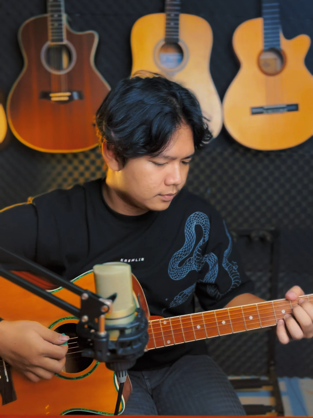 Nih Kualitas suara Gitar JGS TX Glossy Ready di store jogja!  Yuk pengen minta spill bisa komen dibawah!  #gitarakustik #jogjaguitarshop #coverlagu #gitar #jgsguitar #yogyakarta #dluxe #gitardluxe #coversong