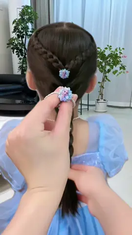 beautiful girl hairstyle#hairstyleidea#Hairstyle#childrenhairstyle#hairtok2025#tếttócdễthươn#girlfashion#girloftiktok#preschoolhairstyle 