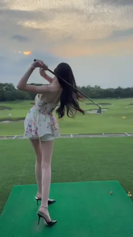 ハイヒールを履いてゴルフをするのは初めてです#ゴルフ女子 #Pyf 