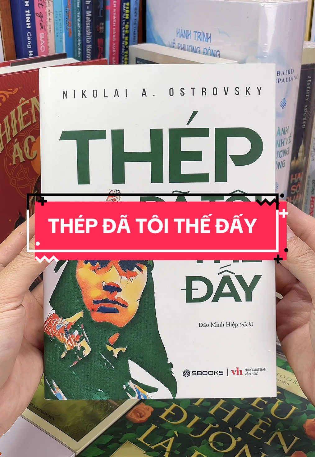 Thép Đã Tôi Thế Đấy – Khi Ý Chí Con Người Mạnh Hơn Cả Lửa Lò Rèn. “Thép Đã Tôi Thế Đấy” là cuốn tiểu thuyết kinh điển khắc họa hành trình kiên cường và bất khuất của con người trong nghịch cảnh. Nhân vật chính Pavel Korchagin – chàng trai đã trải qua chiến tranh, đói nghèo, bệnh tật và mất mát – nhưng vẫn không ngừng chiến đấu để giữ vững niềm tin, lý tưởng và lòng trung thành với Tổ quốc. Bằng giọng văn giàu cảm xúc và tinh thần cách mạng sục sôi, tác phẩm gửi đến người đọc thông điệp mạnh mẽ: thép chỉ cứng khi được tôi trong lửa đỏ, con người chỉ trưởng thành khi vượt qua khổ đau và thử thách. “Thép Đã Tôi Thế Đấy” không chỉ là một câu chuyện, mà là ngọn lửa truyền cảm hứng sống kiên định, dám ước mơ và không bao giờ gục ngã. Một cuốn sách dành cho những ai muốn tôi luyện bản thân để trở thành “thép” giữa đời!#tiemsachbinhyen #BookTok #sach #sachhay #thepdatoitheday 