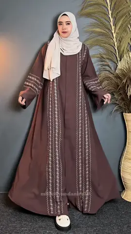 Masyaallah cakep bngt😍wajib punya sih ini bordiran nya asli jdi gk tkut lgi copot2😆 #abaya  #abayastyle  #abayaouter  #abayacantik  #abayafashion 