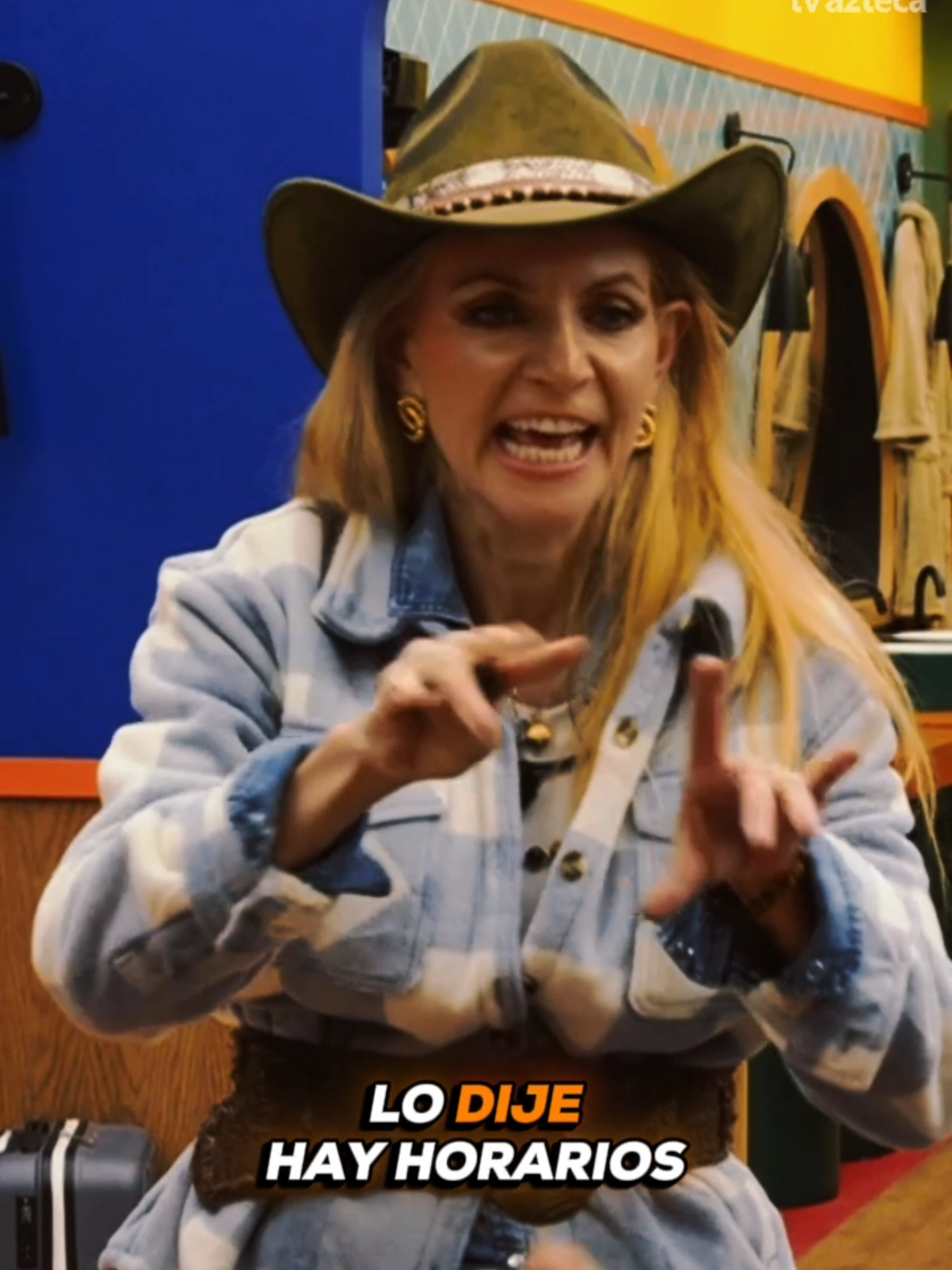 #ManolaDíez anda en huelga por la comida y se explota contra #Jawy solo por llevarle la cena. 😱🔥👩🏻‍🌾 Lunes a viernes 9:00 p.m. por #AztecaUNO. Domingo La Gala 8:00 p.m. por Azteca UNO. 🌾 #LaGranjaVIP transmisión 24/7 en #DisneyPlus experiencia completa.