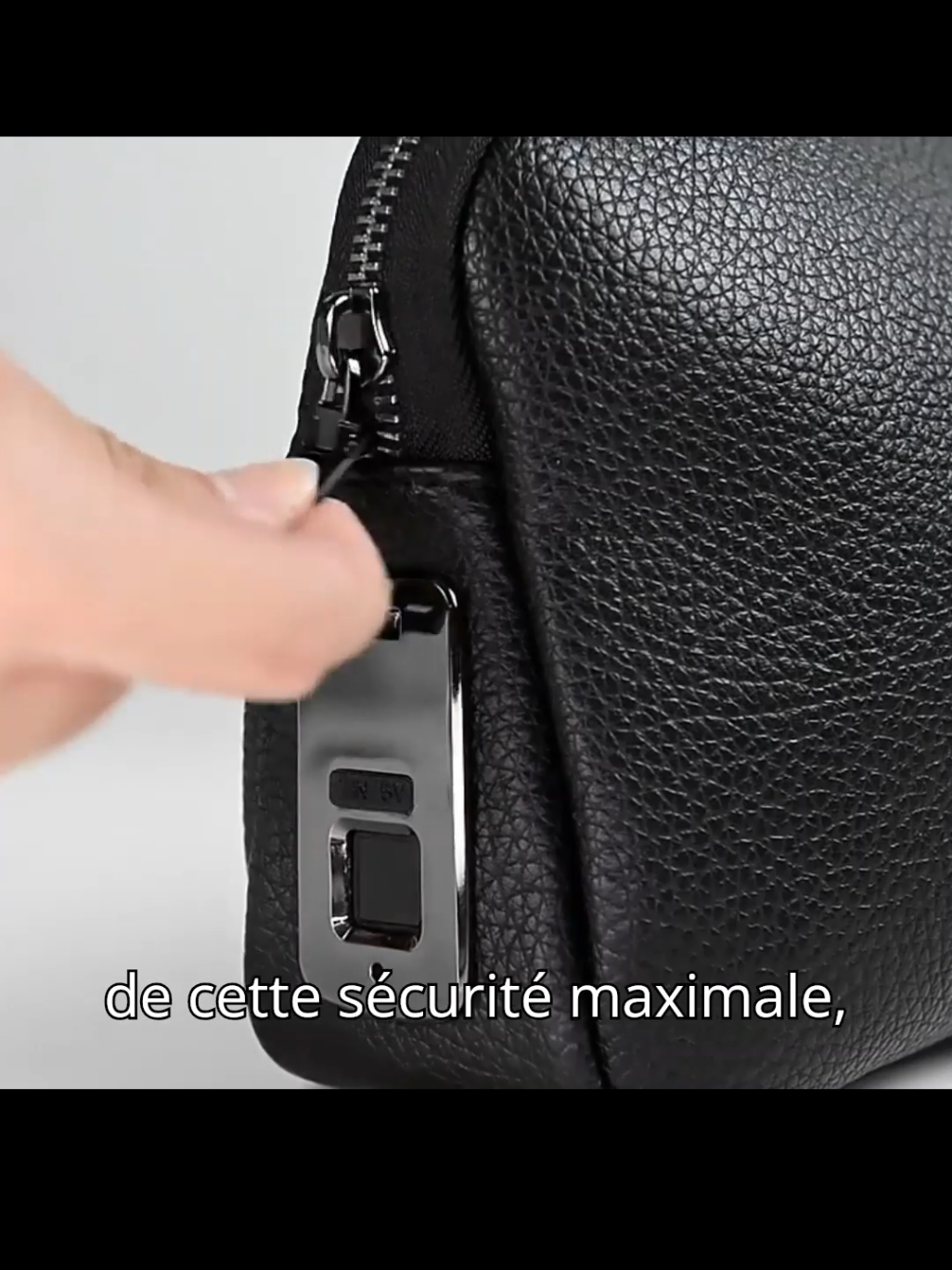 ✨ La technologie de demain, dans votre main aujourd’hui.   Ce sac intelligent avec verrou biométrique vous garantit un accès unique et personnel.   Fini les fermetures éclair banales : place au luxe sécurisé.   📦 Livraison rapide — Disponible dès maintenant. #tiktokviral 