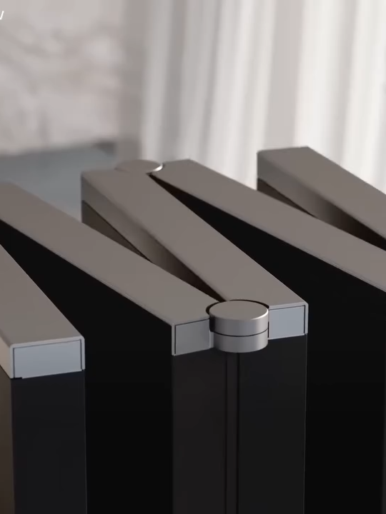 【再掲載】テレビは遂に折り畳める時代へ！世界初の折り畳み収納式テレビ「C SEED M1」 詳しくはこちら👉 https://moov.ooo/article/606dc2f3361a975bf96fd004 出典: C SEED Entertainment 圧倒的な没入感と臨場感をもたらしてくれる大画面テレビ。しかし悩ましいのは何と言っても、部屋のスペースを大幅に占めてしまうこと。 そんな大画面テレビが、もし屏風のように畳んで収納できるとしたら？ 今回紹介する「C SEED M1」は、そんな究極のアイデアを具現化した世界初のテレビだ。 世界初！折り畳めるけど折り目が見えないスクリーン 「C SEED M1」は165インチ・4K解像度の大型テレビ。次世代ディスプレイ「マイクロLED」を採用し、最高レベルの明るさ・鮮やかさ・コントラストで高解像度映像を楽しめる。 この時点で既に時代の最先端のテレビと言えるが、最も画期的なのは世界初の折り畳めるスクリーン。 特許を取得した「Adaptive Gap Calibration」技術により、折り目付近のLEDの明るさが自律的に調整されるため、映像に折り目の線が見えることはない。 SF映画のワンシーンのような自動セットアップ もう1つの大きな特徴は、テレビ全体を床下に収納できる独自構造。 ボタンを押すだけで床が開き、折り畳まれた状態のスクリーンが起き上がって自動で展開していく様子は、まるでSF映画のワンシーンを見ているかのよう。テレビをつける前からテンションが上がること間違いなしだ。 ・　・　・ スペースの問題を解消するだけでなく、セットアップの動作でもワクワクさせてくれる折り畳み式テレビ。 自宅に導入しておうち時間を充実させては？