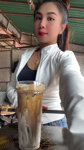 លួចស្នេហ៍បង តែមិនដឹងបងជាអ្នកណាមុខយ៉ាងមិច😆🤭🥰#កាហ្វេមានលក់នៅតូបE4ទល់មុខអង់តែនទូរស័ព្ទ #ឡុងគឿ #ផ្សារស្បែកជើង 