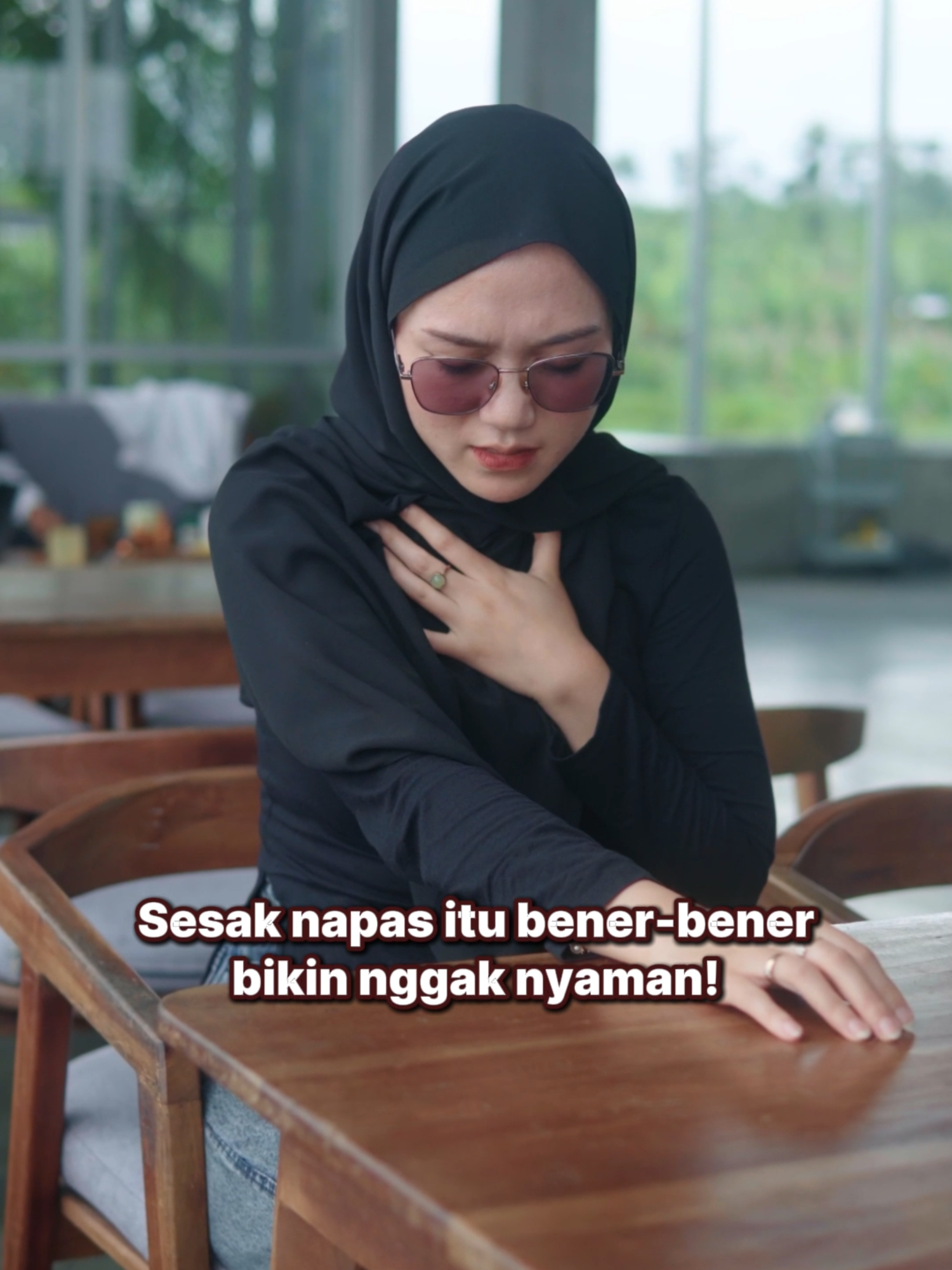 😮‍💨 Sesak napas? Nggak lagi! Mulai dari pola hidup sehat + rutin minum Royal Bio 🌿 Bantu nafas lega & jantung tetap kuat 💪 #RoyalBio #SehatAlami #AtasiSesakNapas #HerbalJantung #NafasLega #HidupSehat