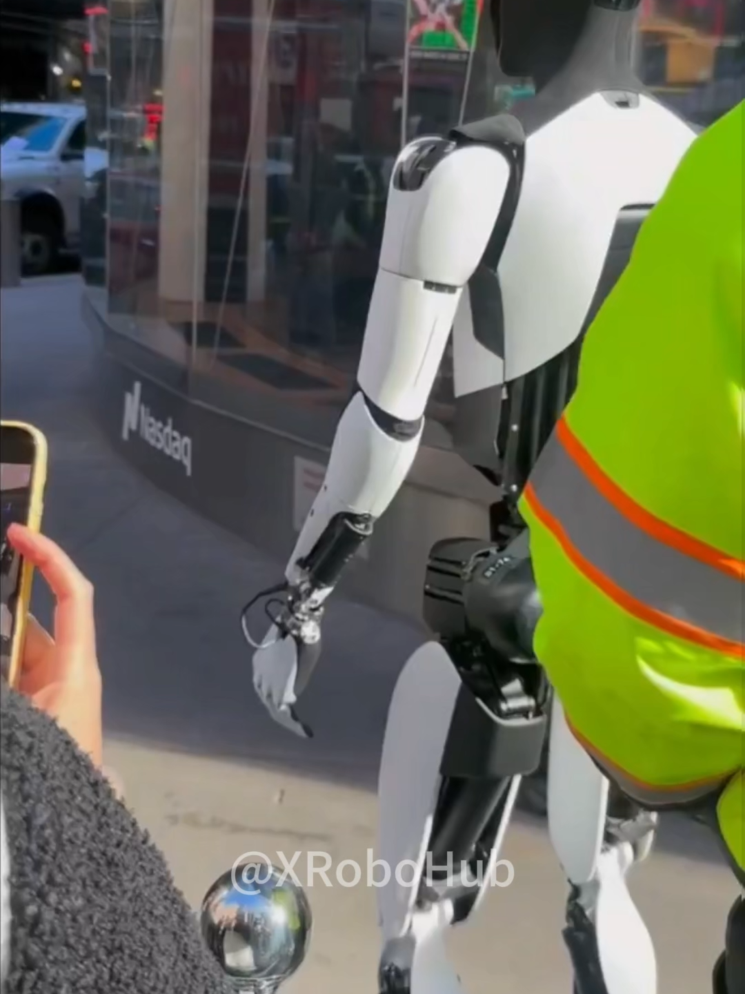 🤔 Is This Optimus? Viral Video Shows Clumsy Walking (It’s NOT Gen 2.5). #Tesla #Optimus #robotics