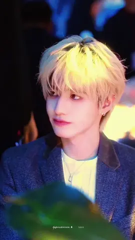 ប្តីណាគេខ្លះទេនេះ សង្ហារអីក៏សង្ហារមឹងៗ 😭🫶🏻#朱志鑫 #zhuzhixin #twentytwox #22X日志 #棍丝 