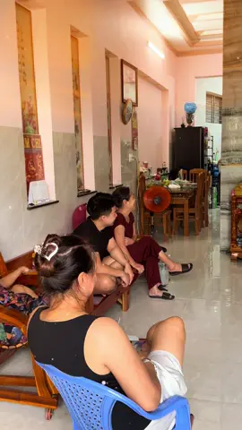 Tiếng nhạc cũng không thể lấn át tiếng cười vang nhà này 🤣🏠❤️