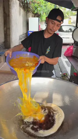Amazing Street Chef Cooks Massive Fried Rice in Jakarta 🔍 Business name  Nasi Goreng Gila Gondrong Obama 01 Menteng 📍Address 3, Jl. Besuki No.1, RT.3/RW.5, Menteng, Kec. Menteng, Kota Jakarta Pusat, Indonesia 💵 Price  Rp 25.000/$ 1.50 USD