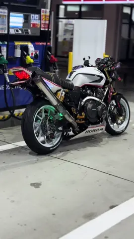 関西CBMT参戦するのでよろしくです🙏    色んなスーフォア見るの楽しみ😊頼むから晴れますように☀️ #honda #cb400sf #nc42 #fyp #セパハンネイキッド 