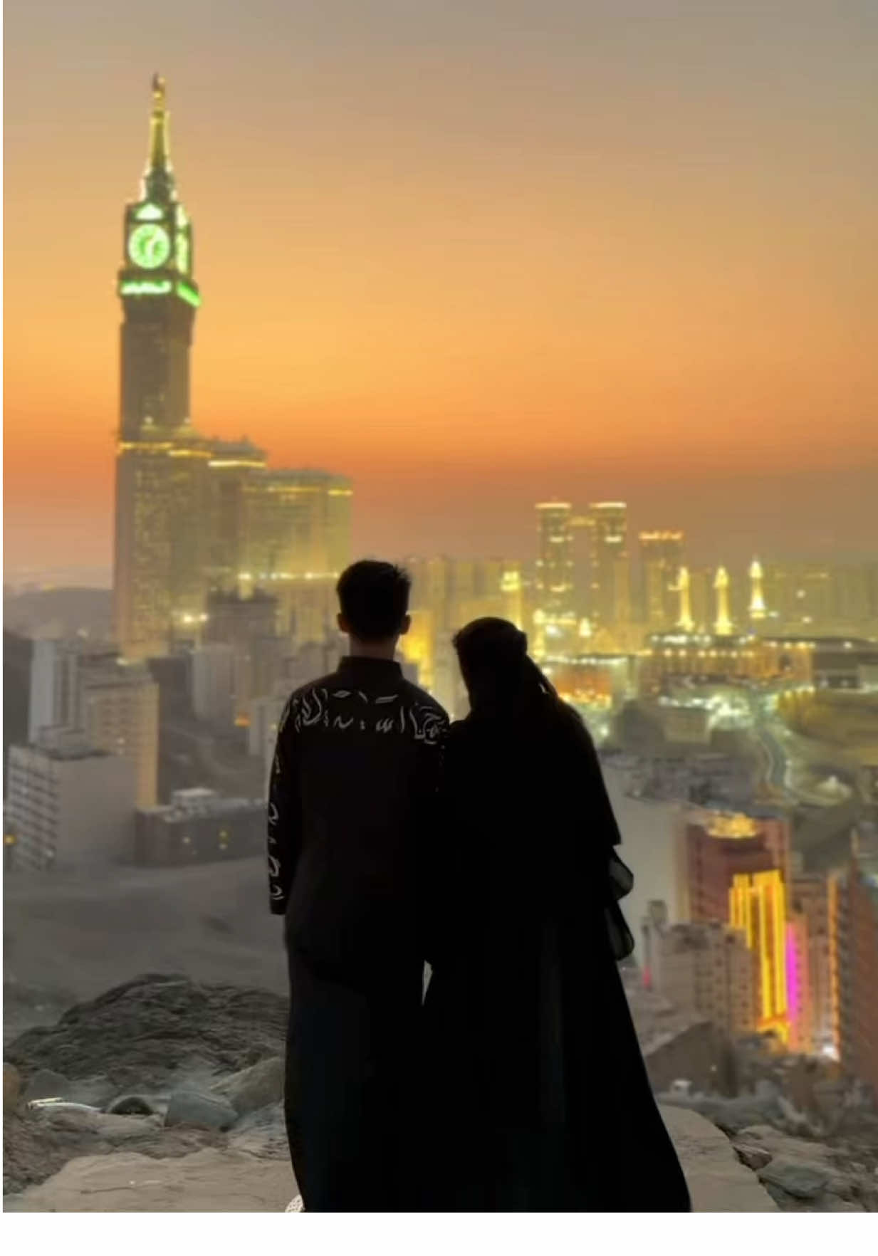 perpaduan momen yang indah dengan cinta yang indah🤍✨ yuk booking kita sekarang agar moment kamu di Jabal Khandamah lebih istimewa, bukan hanya tersimpan di hati tapi juga di galeri✨ GASS BOOKING KLIK LINK DI BIO!!! #jabalkhandama #jabalkhandamah #makkah #umrah2025 #jabalkudai