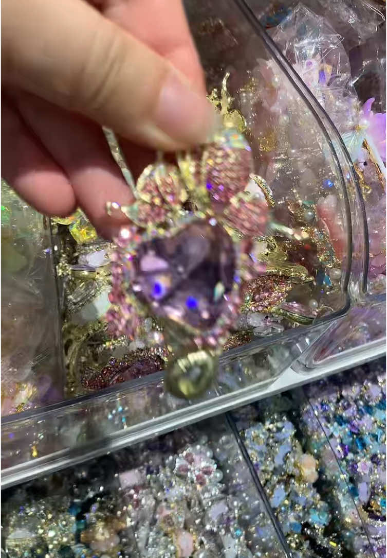 Pretty beads 😻😻😻💕✨#DIY #beads #penbeads #phonecharms #keychain #fancy #beauty 