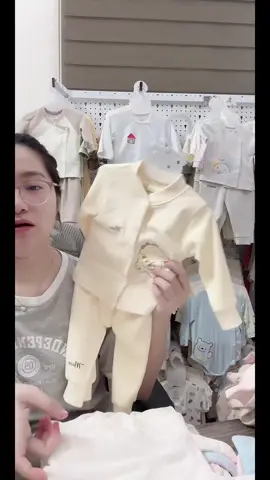 Bộ nỉ nhung mịn ấm cho bé 0-9m #quanaotreem #nhung #mevabe #sosinh #quanaotreem 