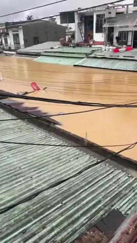 Hôm nay 15h ngày 29/10 Đà Nẵng mới hiện tại  Nước lên quá nhanh. Thương hay cố lên#ngâm #mientrung #lũlụt 