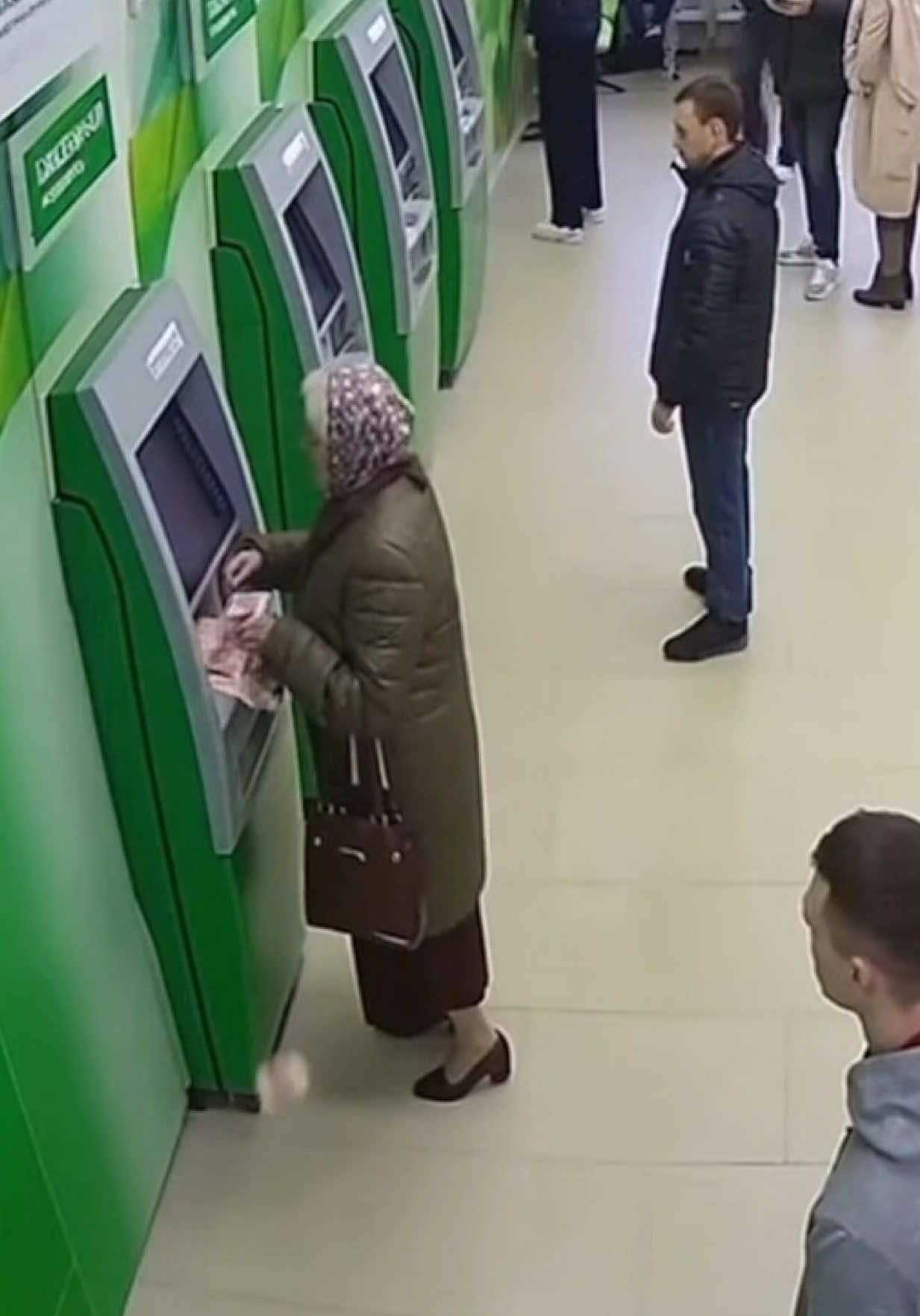 Всем бы такую пенсию !)  #sora #смешноевидео 