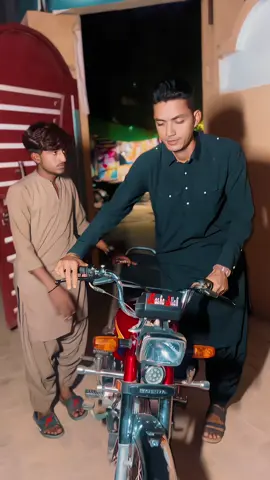 Asy parosi allah kasi ko na dy😅 ##foryou##funnyy##viralvideos##sindhifunny##unfreezemyacount@@Its Adnan 1@@AdnanMiniVlogs@@Ubauro Brand